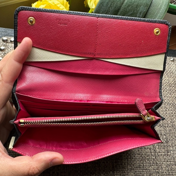 PRADA Black Saffiano Leather Wallet with off branded Chain Included. Authentic🔥 - Picture 5 of 15
